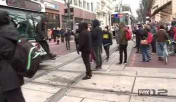 Apenas 30 segundos: así actúa la policía de Estados Unidos cuando manifestantes bloquean una calle