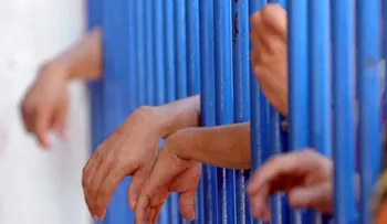 Detienen dos hermanos en Pakistán por haberse comido a un bebé