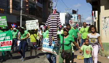 En la RD, la caída del imperio de la corrupción de Odebrecht está amenazando una planta de energía - y una presidencia