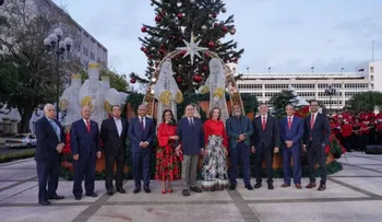 Banco Central enciende su árbol de Navidad