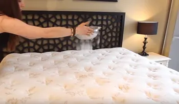 Ella echó bicarbonato en su cama, la razón de tejará sin habla (VIDEO)