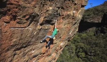 Escalador australiano es rescatado tras pasar una semana en una montaña congelada