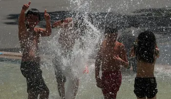 Ola de calor se cobra 8 vidas en Europa, grandes incendios y picos de contaminación