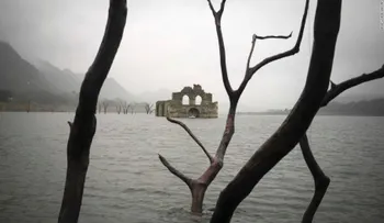 Gigantesca iglesia emerge del agua en México