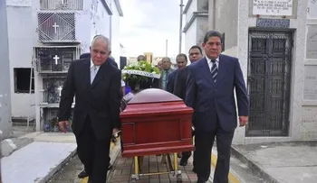 Durante emotivo sepelio sepultan restos de Radhamés Gómez Pepín