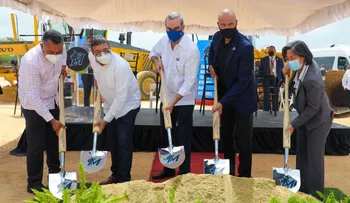Presidente Abinader asiste al primer palazo para la construcción del Centro de Educación y Formación de Béisbol de lo Marlins de la Florida