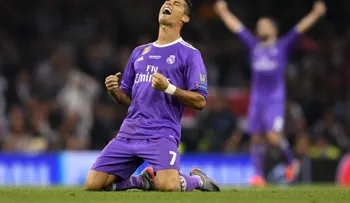 Cristiano Ronaldo les da la bienvenida a sus hijos gemelos