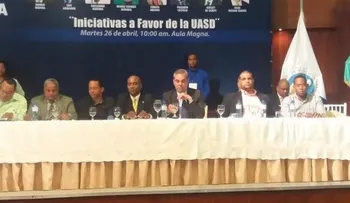 Abinader y Soraya exponen sus propuestas a estudiantes y empleados de la UASD
