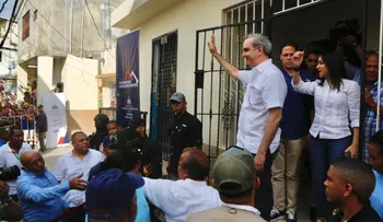 Presidente Luis Abinader entrega más de 25 viviendas reparadas en el sector La Zurza