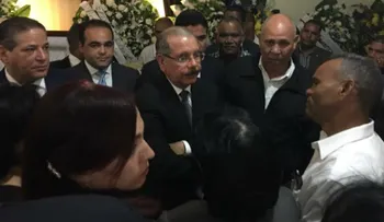 Presidente Medina asiste a velatorio de uno de sus tíos en San Juan