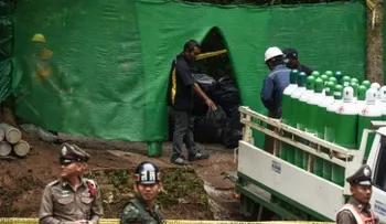 Van 6 niños rescatado de cueva en Tailandia; aumentan las esperanzas