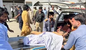 Derrumbe de techo en escuela de Peshawar deja 28 muertos, entre ellos 27 niños