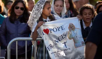 El papa Francisco camino a la Catedral San Mateo en Washington