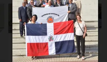 Asociación de Ferreteros procupado por alzas en precio del cemento; deposita ofrenda floral 