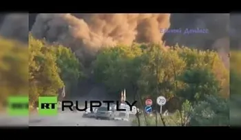 Video: Cámaras graban la explosión de un puente cerca de Donetsk