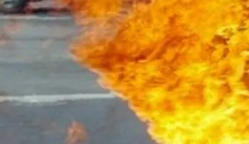 Una mujer prende fuego a su marido, al encontrarlo violando a su hija 