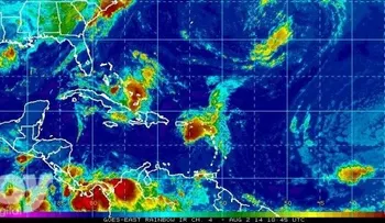 Se acerca otra onda tropical a la República Dominicana; huracán Arthur se convierte en tormenta