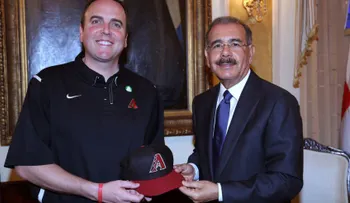 Presidente del equipo Diamondbacks de Arizona visita a Medina