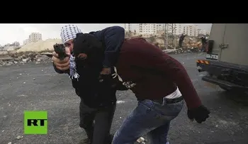 Escalofriante: Fotógrafo capta momento que fue encañonado un agente israelí 