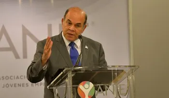 Pelegrín presenta plan de gobierno ante ANJE