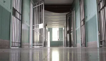 Preso mata su esposa durante visita y la entierra en su celda