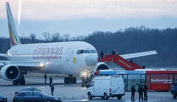 Copiloto de avión con destino a Roma secuestra la nave 