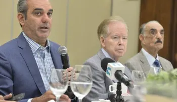 Abinader: â??Ni confío ni desconfío del conteo electrónicoâ?