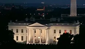 Extrañas luces rojas en Casa Blanca causaron intriga en medios de EEUU 