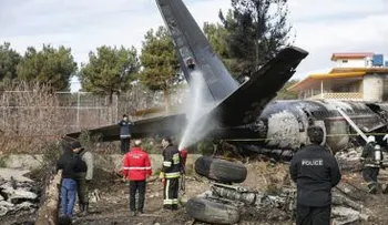 Un Boeing con 16 personas se estrella cerca de Teherán ; 15 perdieron la vida