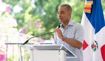 Gobierno inaugura proyecto de electrificación rural que beneficia a más de 400 personas en Villa Lobo, Montecristi