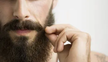 Cómo crecer la barba saludable y brillosa con este aceite humectante