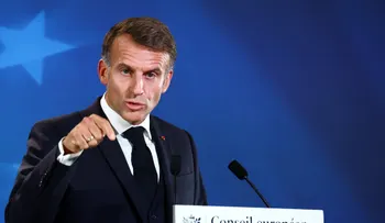 Macron admite fallas de previsión e inteligencia en las protestas y rechaza la renuncia del ministro del Interior