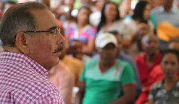 Danilo aprueba crédito para productores de café y vegetales en Azua