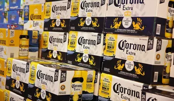 Retiran cerveza Corona Extra de Estados Unidos porque podría contener partículas de vidrio