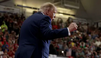Trump publica en Truth Social su mensaje más extenso hasta ahora y arremete contra Bill Maher