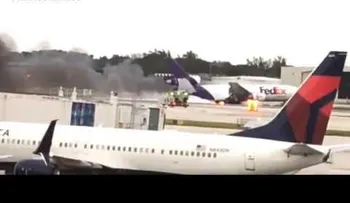 EE.UU.: Un avión de carga de FedEx explota en Florida tras el aterrizaje (VIDEO)