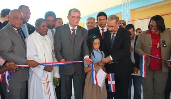 Presidente Medina entrega varias obras en Las Américas
