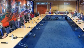 Gobernador del Banco Central se reúne con la nueva directiva de ADOZONA