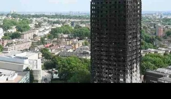 La torre incendiada en Londres estaba construida con un material prohibido