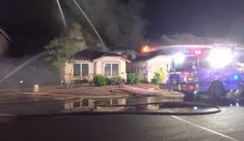 Se estrella una avioneta en un barrio de viviendas de Arizona, EE.UU.