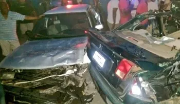 Dos personas mueren en triple choque en Villa Mella