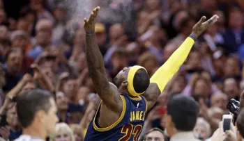LeBron con un pésimo partido en su regreso a casa 