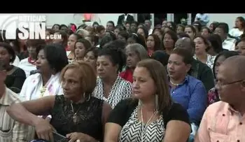 Capacitan 147 maestros en uso de la tecnología para alfabetizar