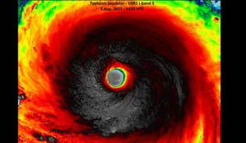 La tormenta más poderosa del 2015 avanza peligrosamente a través del Pacífico