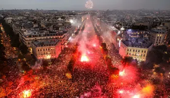 Arrestan cientos en Francia durante  celebraciones por la victoria en Rusia 2018