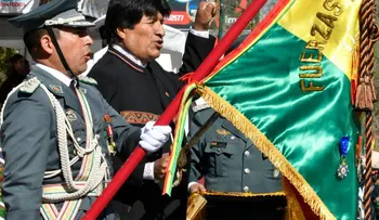 Tras una llamada anónima encuentran la medalla y banda presidencial de Evo Morales, que habían sido robadas