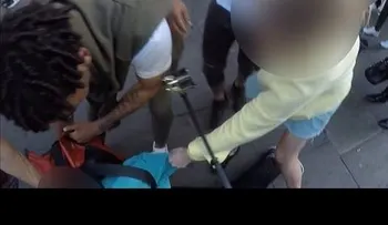 Un pervertido grabó las partes íntimas de una mujer por debajo de la falda y recibió una paliza