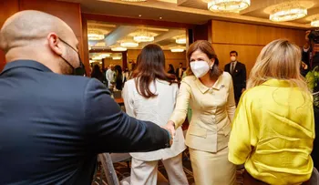 Vicepresidenta sostiene encuentro con la diáspora dominicana en Dubái; destaca sus aportes al país
