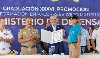 Abinader juramenta más de 5,000 jóvenes del Servicio Militar Voluntario