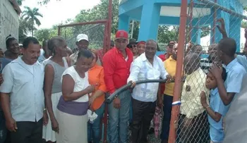 Alcaldía de La Victoria inaugura acueducto y entrega minibús